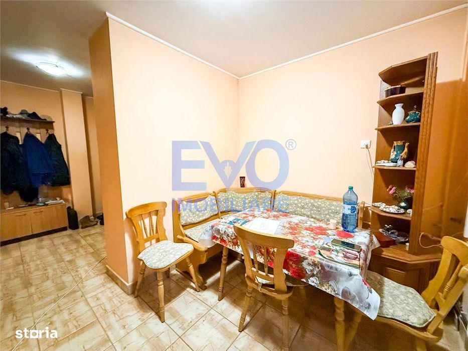 Apartament 3 camere, decomandat, etaj 1, de vanzare in zona Nicolina 2