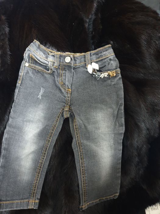 Blugi marca Monnalisa, originali, cu zgirieturi, model superb