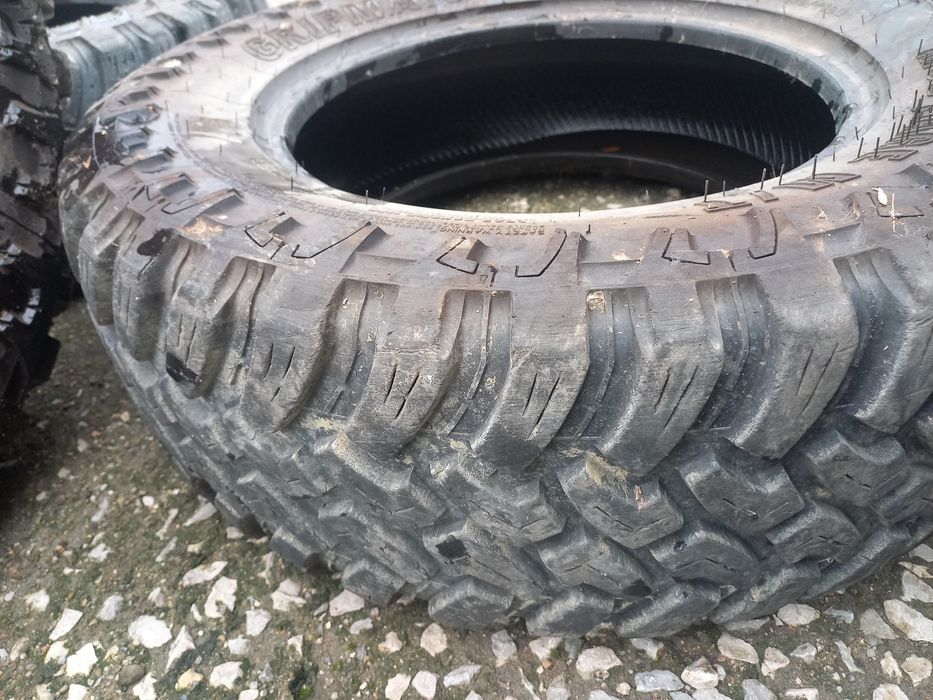Гуми за Джип GRIPMAX R17
