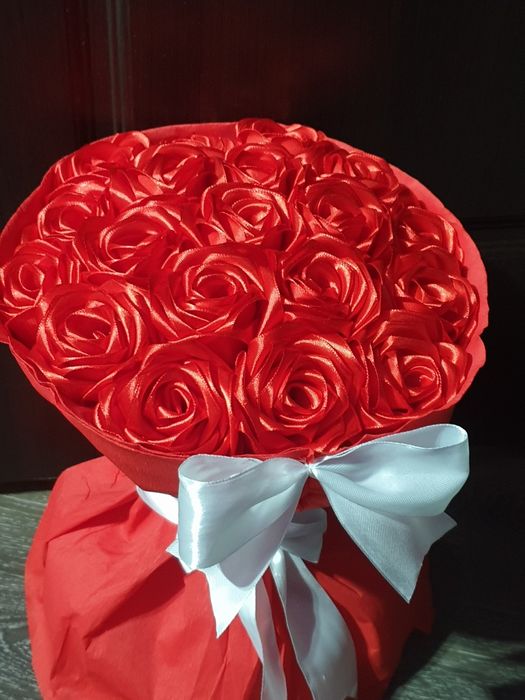 Buchet trandafiri satin