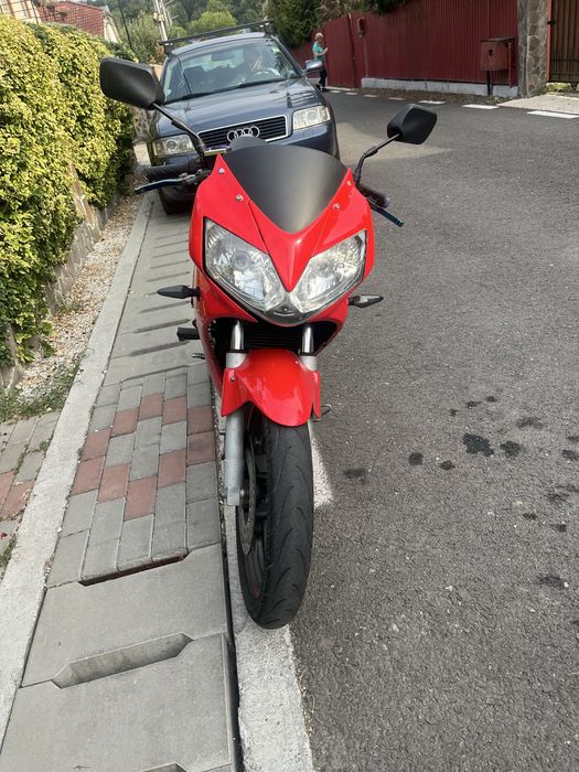 Motocicleta Honda CBR 125R