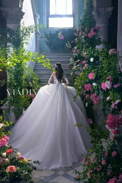 Rochie de mireasă printesa Vladiyan new beginning NB2310 cu trena voal