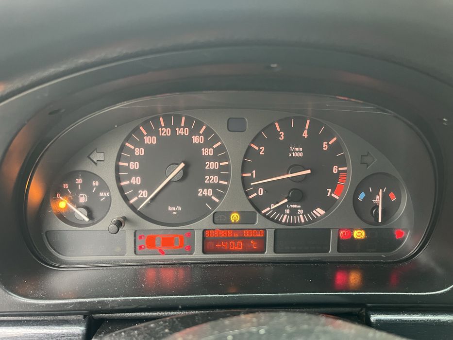 На части BMW E39 520i Ръчка