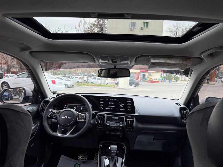 Продается KIA Sonet 2024, фулл, 16000 км, краска чистая 100%,тонировка