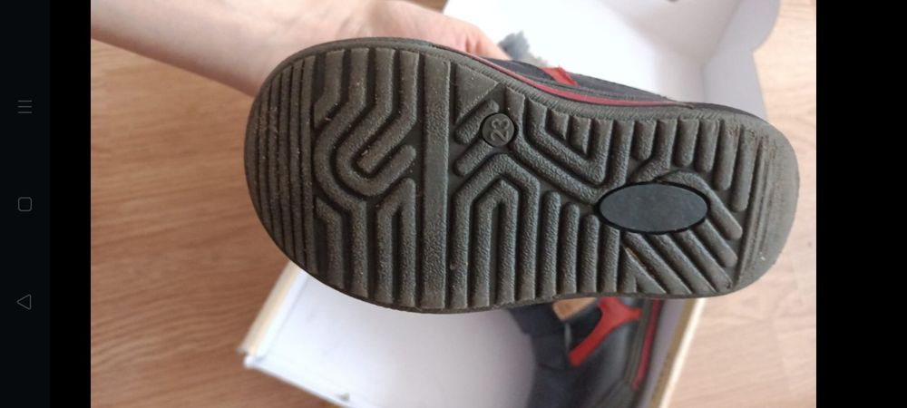 Продам детские ботинки