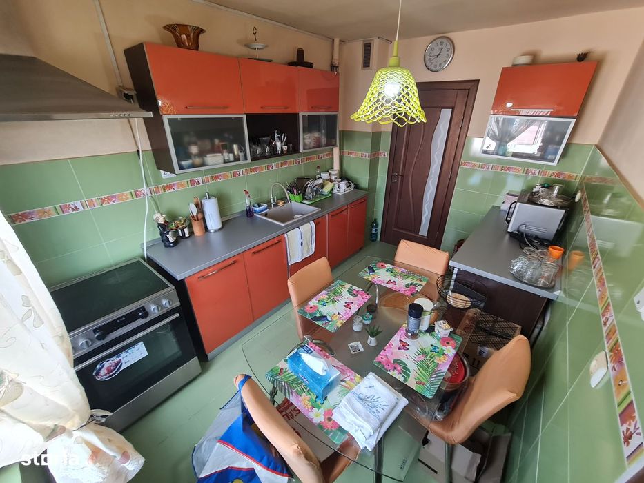 Vand apartament 5 camere Micalaca Str Abrud,2b.Decomandat,Spatios100mp