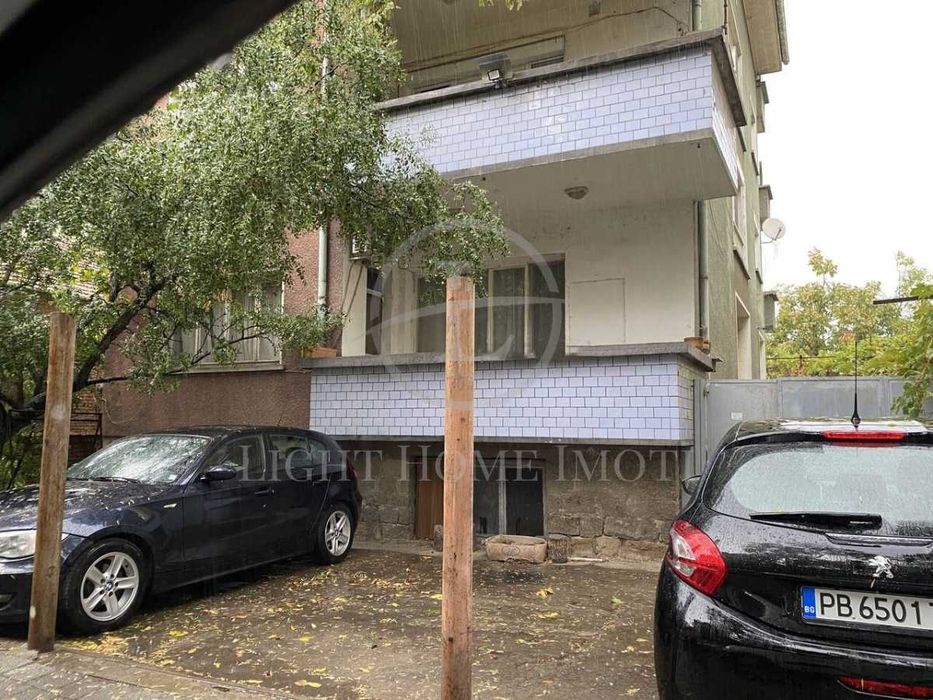 Реф. 978 Етаж от къща / ГАРАЖ И ДВОР/ Водната Палата