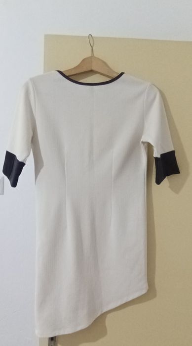 бяла рокля с цепка