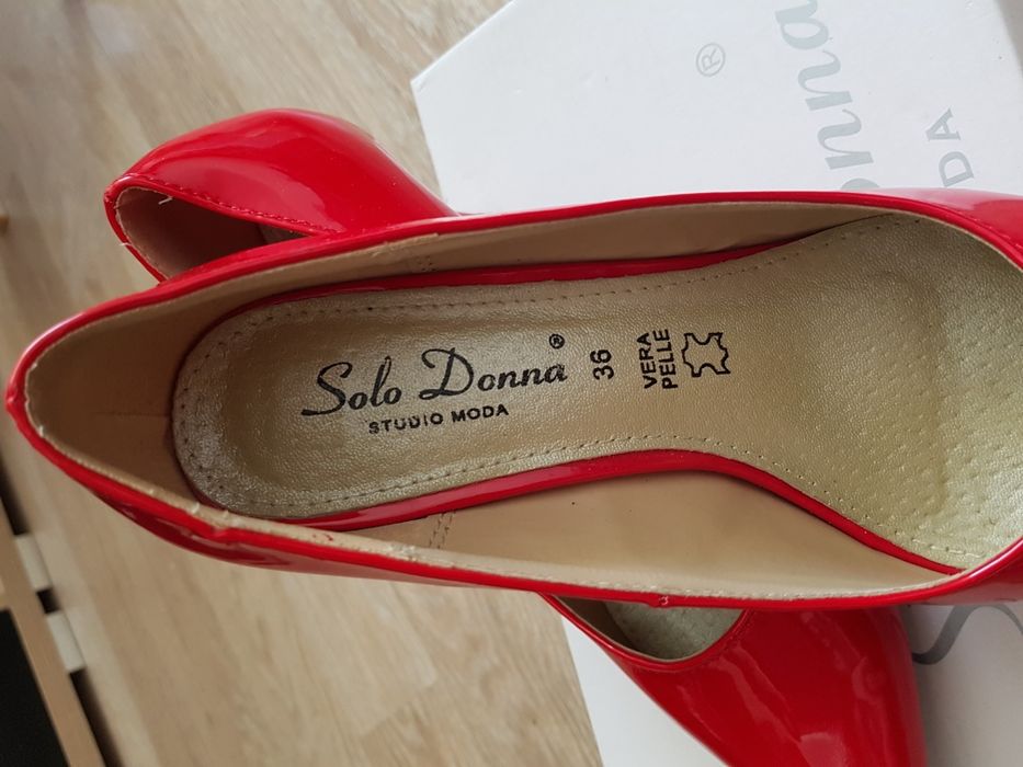 Pantofi de piele rosii