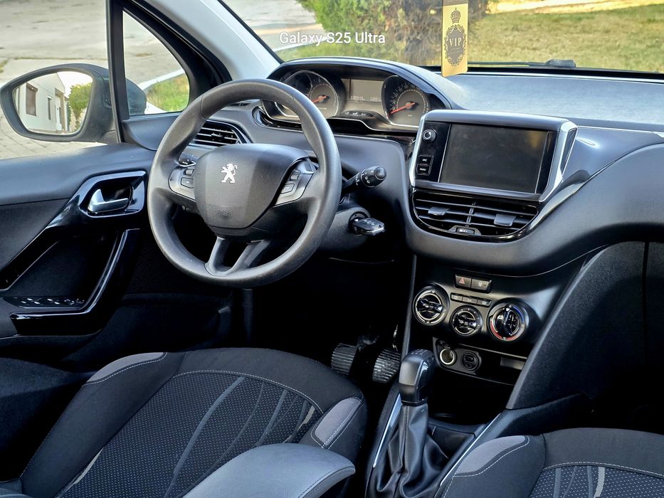 Peugeo 208 1.2 benzina, an 2015 , 112 000 km , rate , livrare, garantie