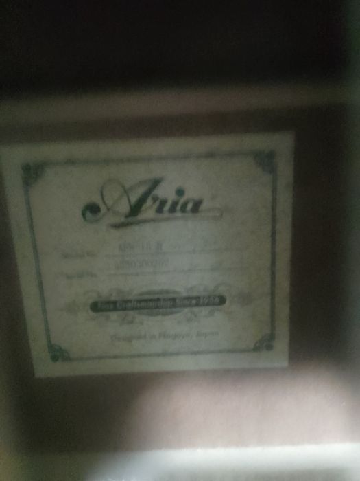 Продам гитару Arya
