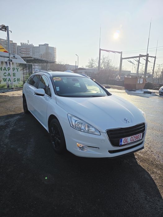 Peugeout 508 SW.