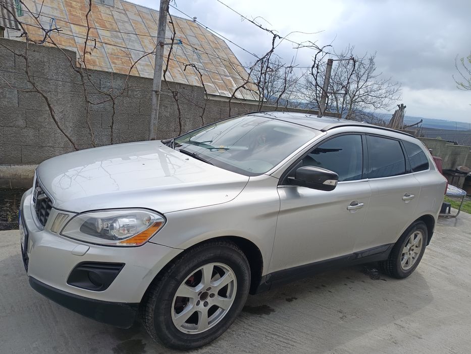 Volvo XC60 d4AWD. Fac și schimb cu  autoturism cutie automată după 2010.