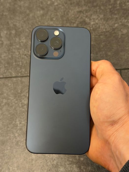 iPhone 15 Pro Max заключен iCloud