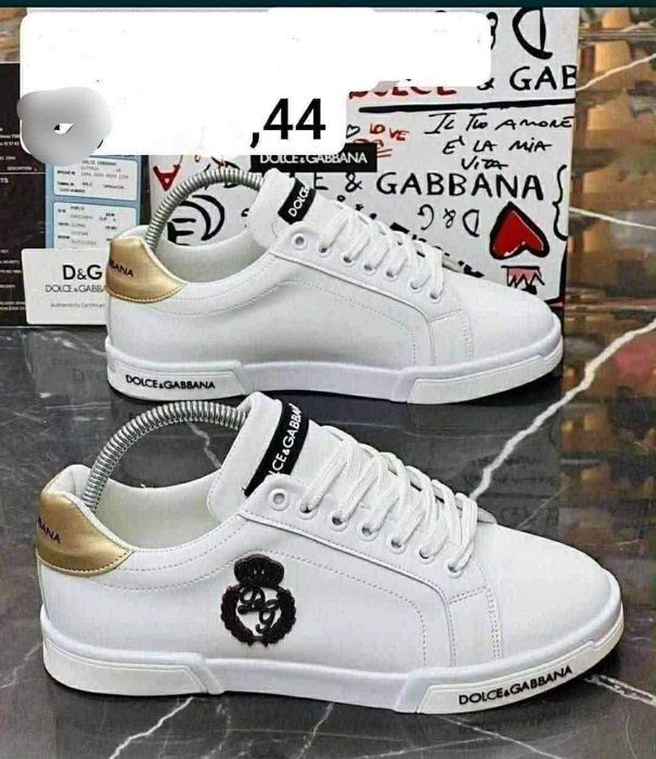 Adidasi superbi la reducere