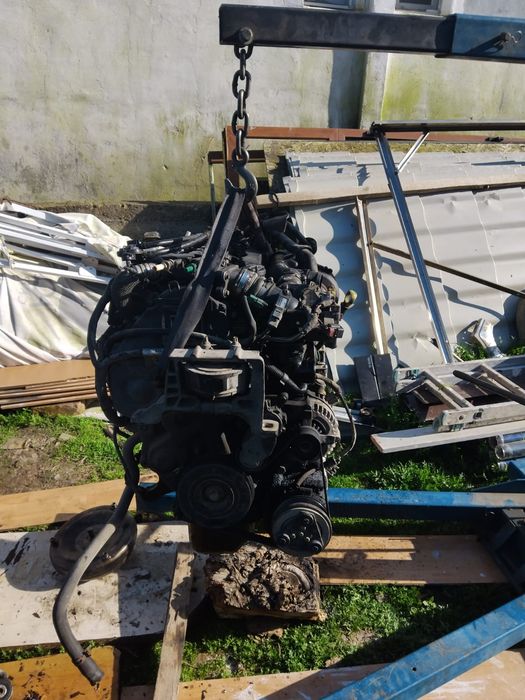 Vând motor mașină.