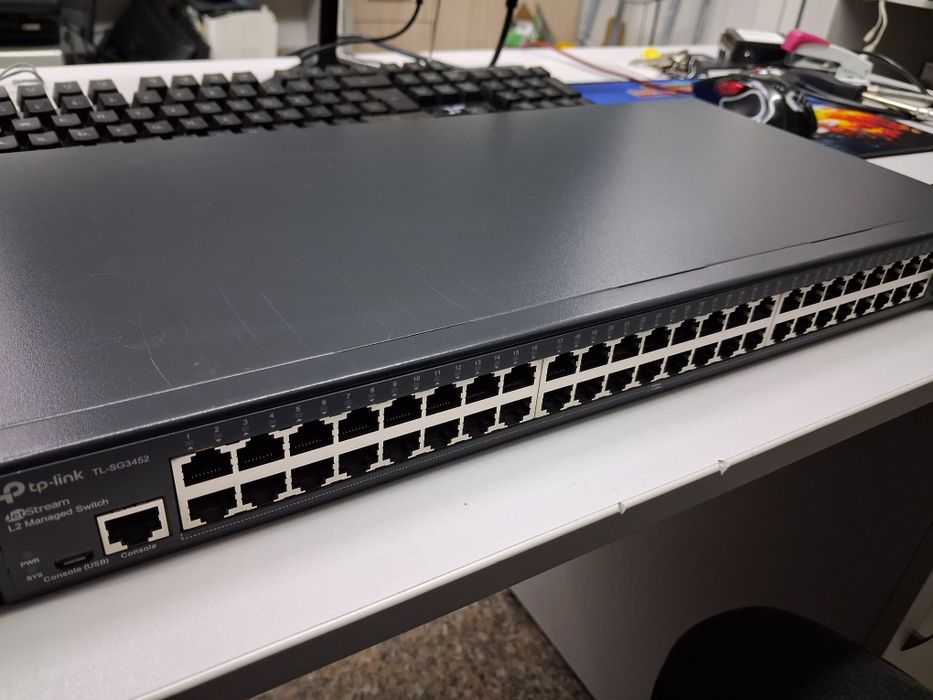 Switch коммутатор  продам 48 порт