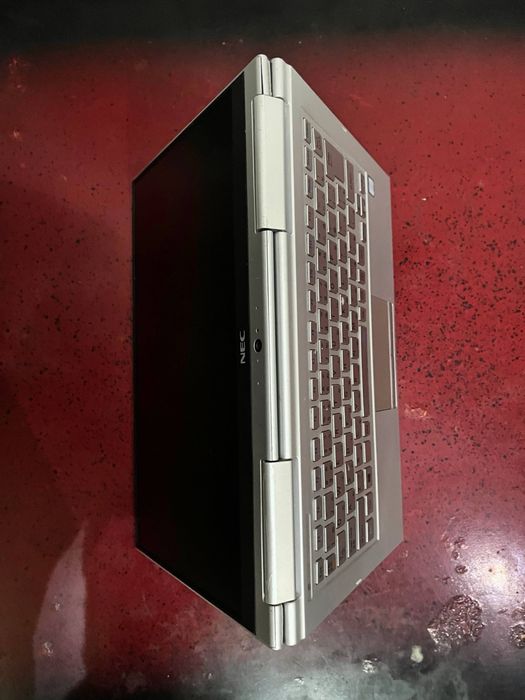 noutbuk Nes x 360 sensor ekran