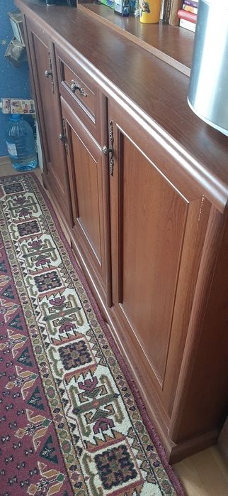 Комод коричневого цвета