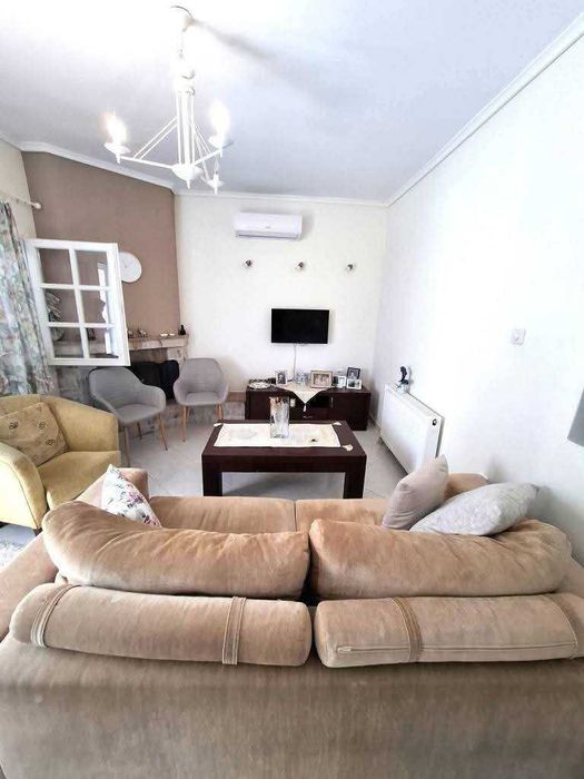 Продава прекрасна къща с площ 60 м2 и двор 220 м2 в Неа Врасна, Гърция