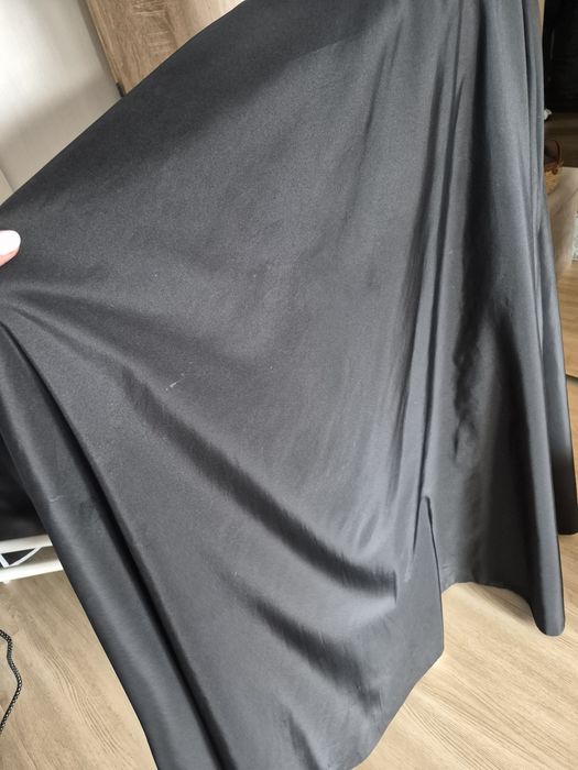 Rochie bal,are buzunare si o despicatura pe picior,este superba!