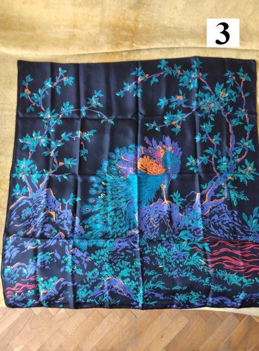 Дамски копринени шалове – квадратни