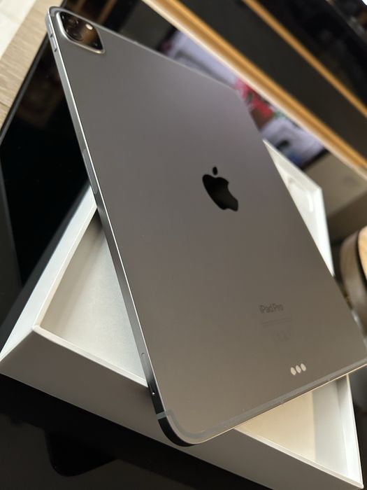 Apple iPad Pro 4th Generation 128GB Wi-Fi + Cellular - Нов!