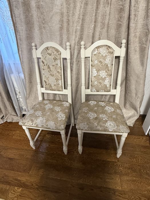 Продается стол со стульями