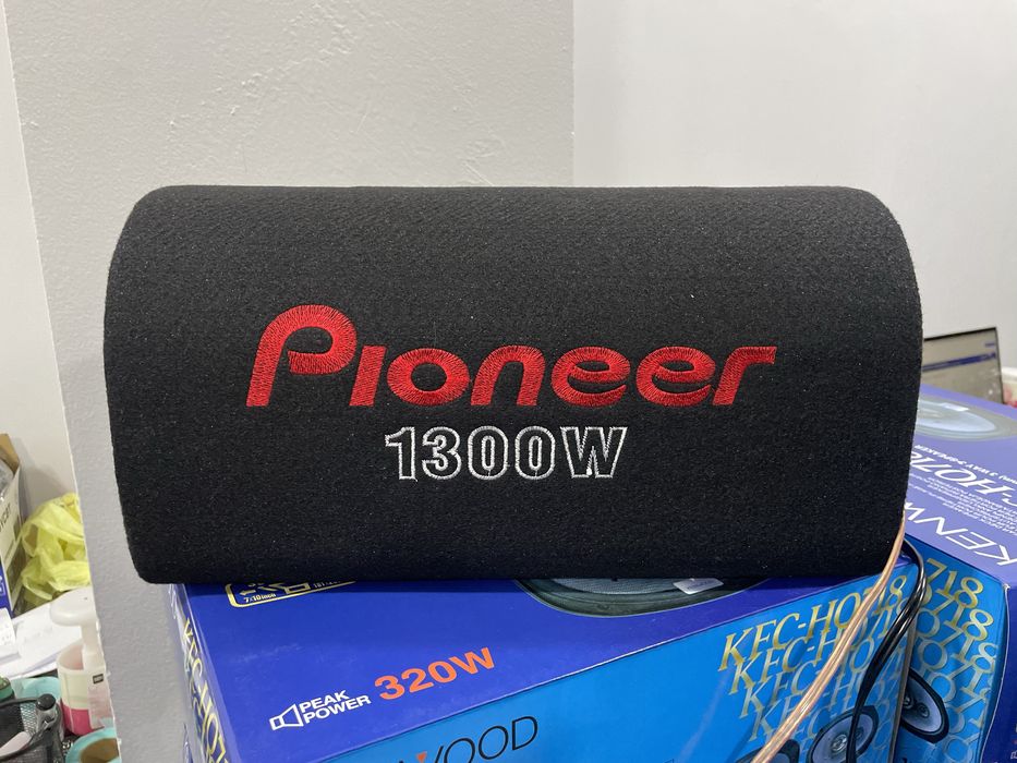 pioneer Subwoofer bo’chka Usiliteli o’zi bilan universal Bass