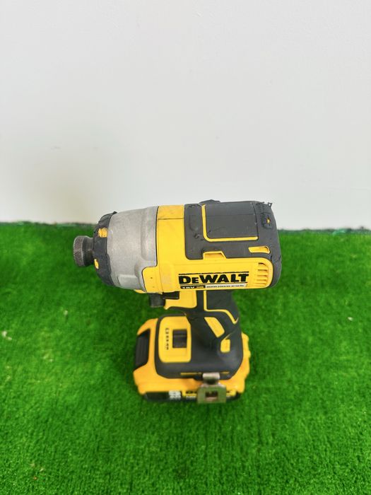 Impact Dewalt DCF887