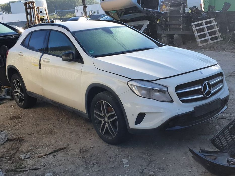 Dezmembrez Mercedes GLA x156 motor 1.6 benzina 90kw 122cp m270 dezmembrez cutie de viteze automata