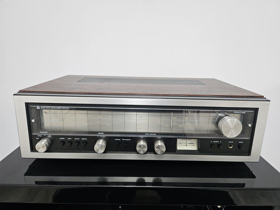 Luxman R-1030 amplituner
