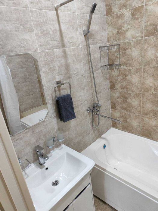 Достлик метро Кадышева базар  Ижарага уй 3 хона килинган Ойлага