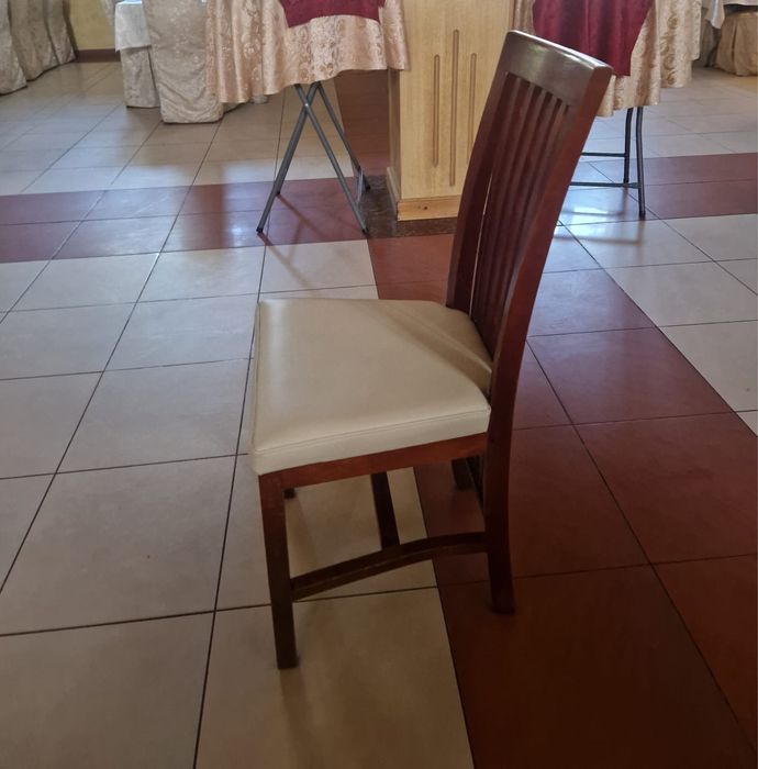 Scaune din lemn masiv