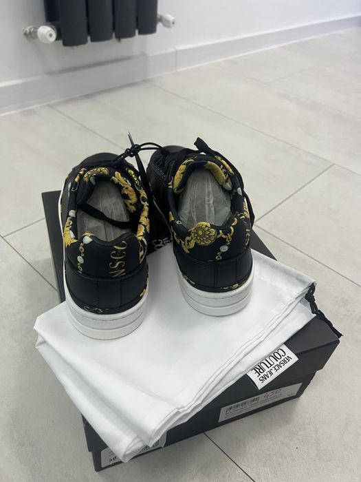 Adidas VERSACE Jeans Couture de vanzare