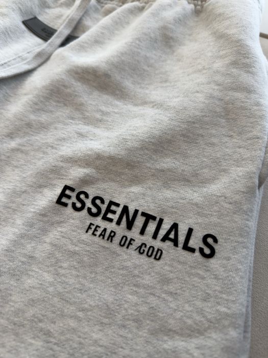 Долнище essentials нови