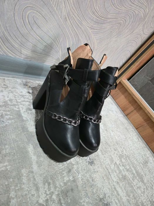 Высокая платформа батинок