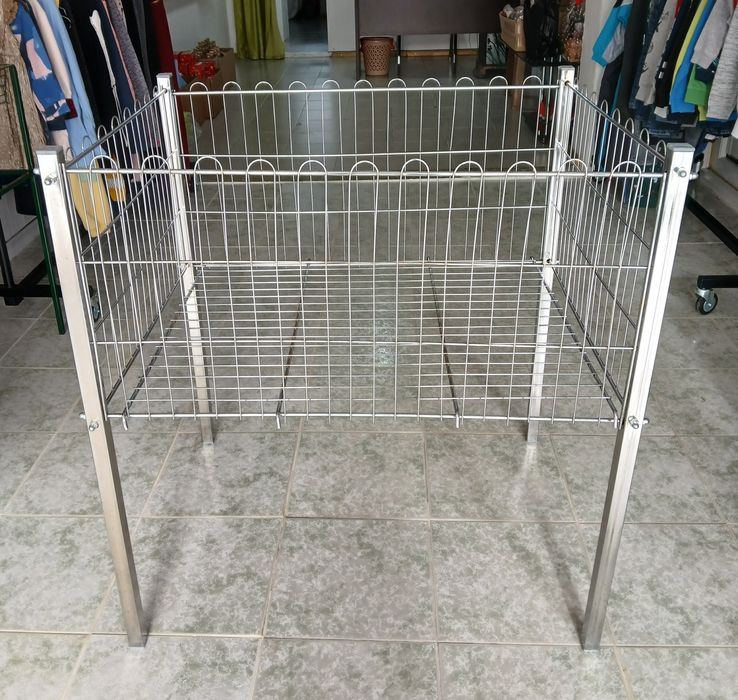 Кош за дрехи за магазин