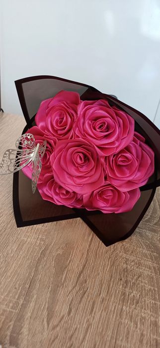 Букети от сатенени рози