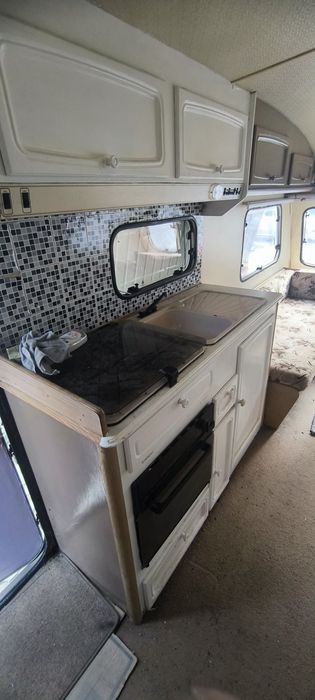 Каравана дължина 5,80м.