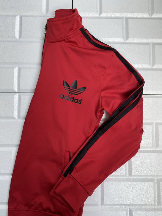 Суичър Adidas.