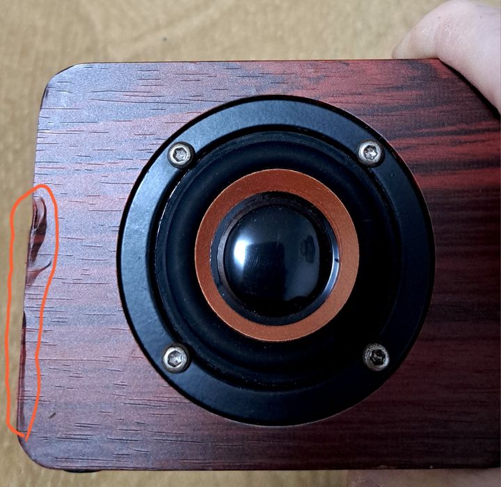 Vând urgent boxă din lemn