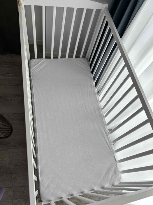 Patut din lemn bebelus