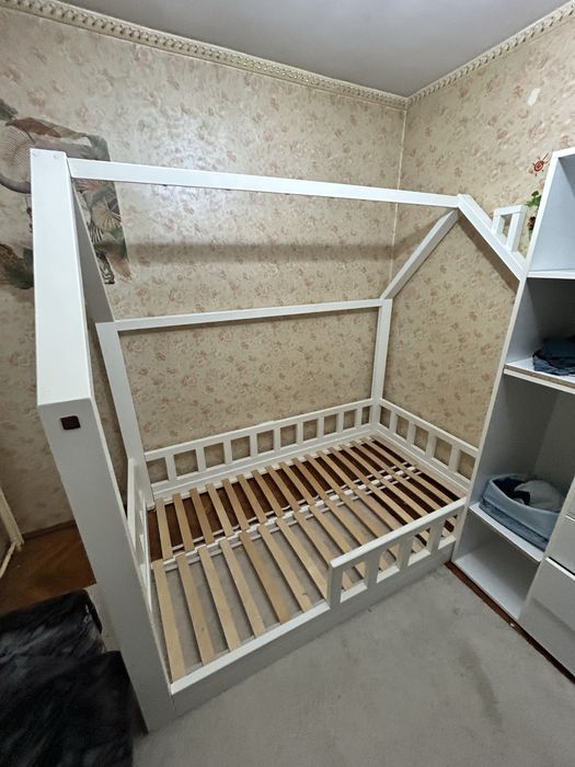 Patut cu saltea si somiera, copii, Montessori casuta, lemn masiv