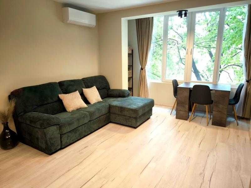 Дава се под наем Тристаен апартамент в Бургас, Зорница - 70 кв.м за 561 € - Снимка #1