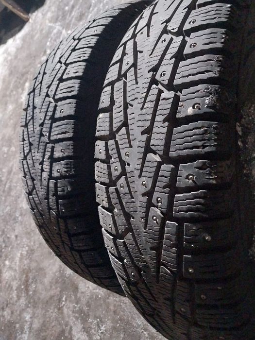 2 шины 225 70 R16 за 40 тысяч.