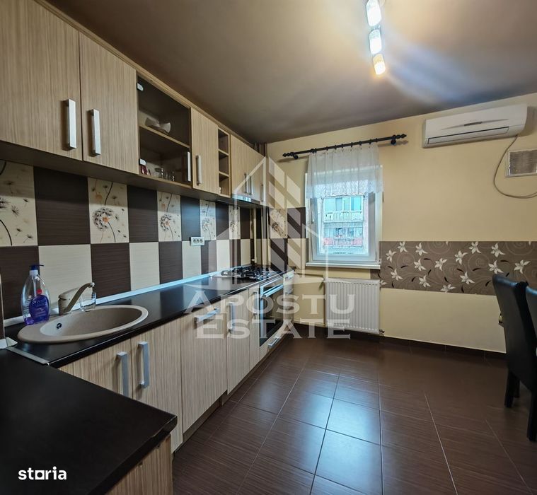 Apartament de vanzare,3 camere si 2 bai,etaj intermediar,zona Aradului