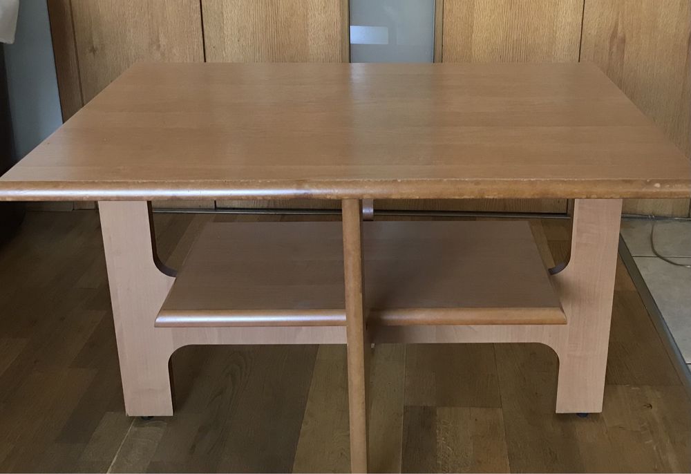 Продавам холна маса