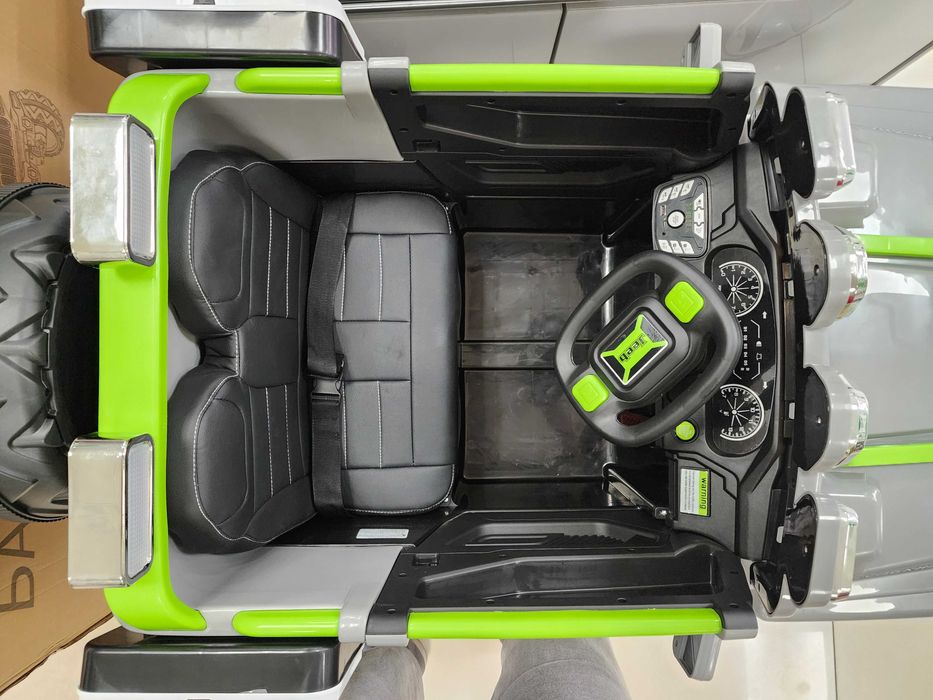 Двухместный детский электромобиль