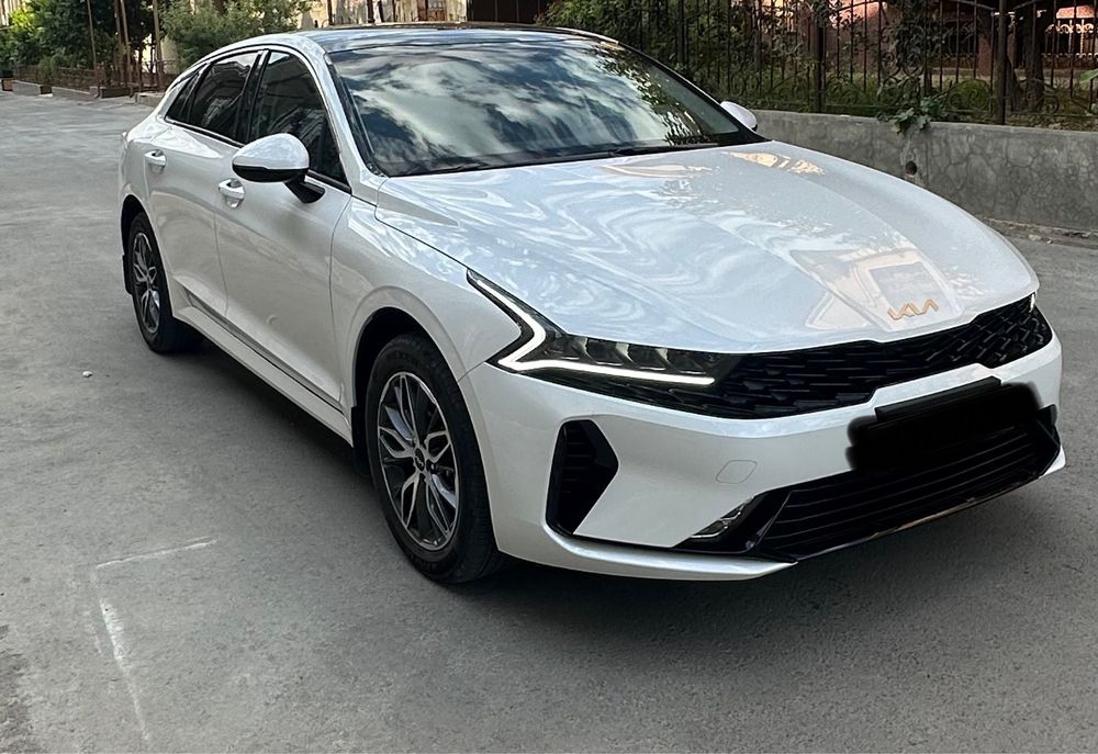 Kia k5 sotiladi